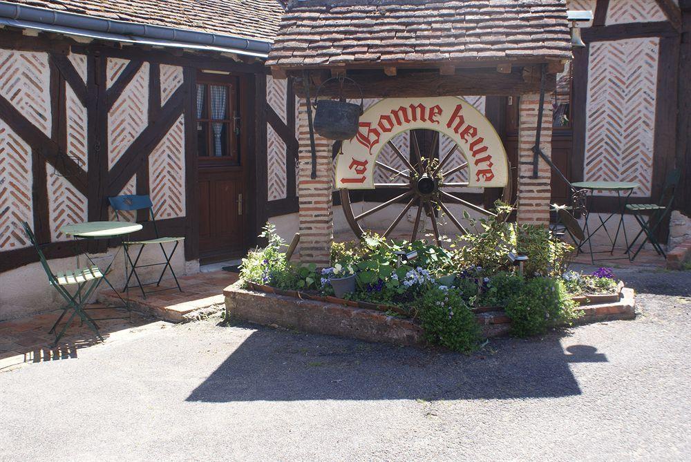 Hotel De La Bonnheure Bracieux Exterior photo